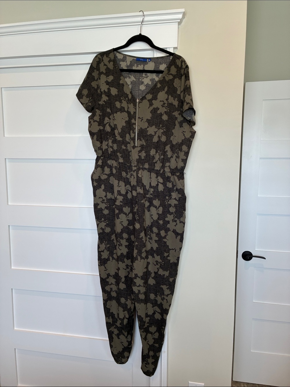 Apt. 9 Olive Green Floral Short-Sleeve Jumpsuit with Front Zip
